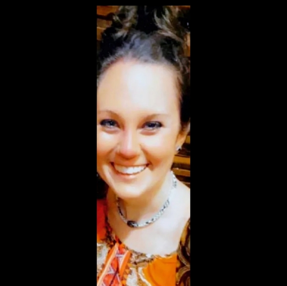 Meet your 5🌟 Posh Ambassador, Jennifer! - Picture 3 of 5